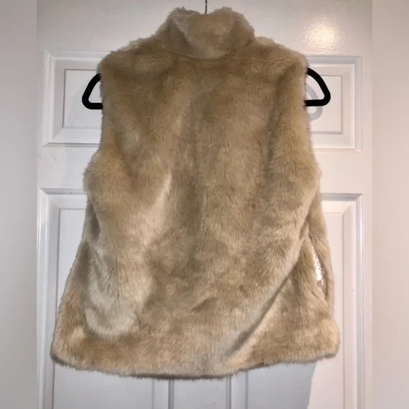BNWT Dynamite Beige Faux Fur Vest With Pockets - XS - Picture 4 of 7